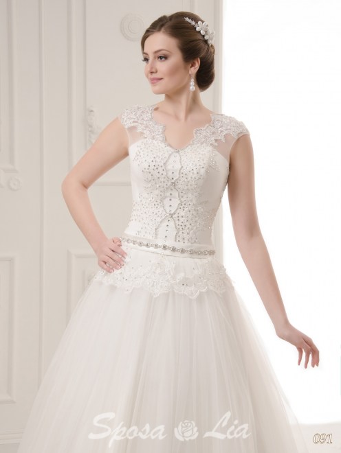https://www.sposa-lia.com/images/stories/virtuemart/product/091-(2).jpg