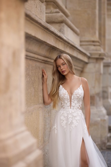 https://www.sposa-lia.com/images/stories/virtuemart/product/10_edith_02.jpg