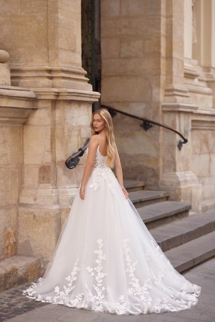 https://www.sposa-lia.com/images/stories/virtuemart/product/10_edith_03.jpg