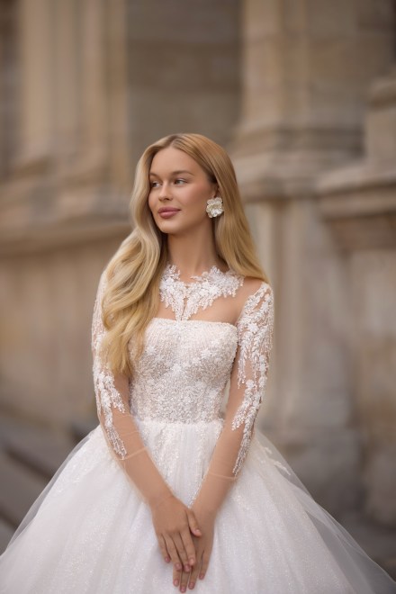 https://www.sposa-lia.com/images/stories/virtuemart/product/12_ruth_02.jpg