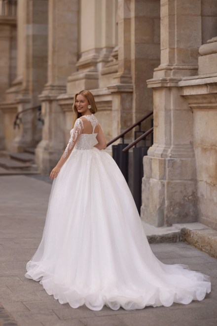 https://www.sposa-lia.com/images/stories/virtuemart/product/12_ruth_03.jpg