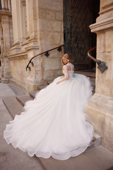 https://www.sposa-lia.com/images/stories/virtuemart/product/12_ruth_04.jpg