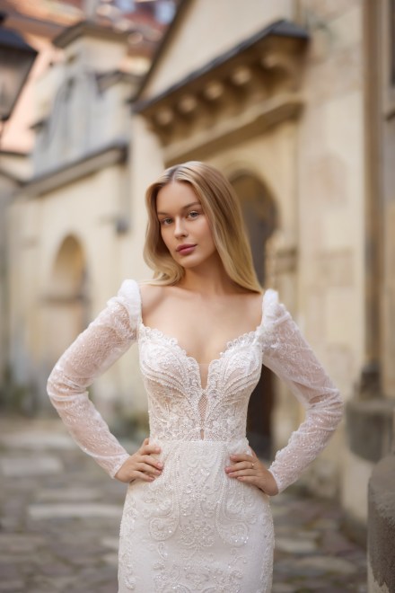 https://www.sposa-lia.com/images/stories/virtuemart/product/14_taylor_02.jpg