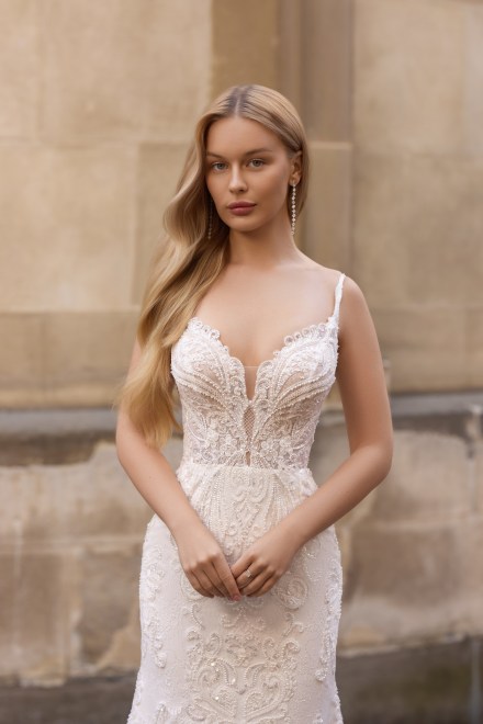 https://www.sposa-lia.com/images/stories/virtuemart/product/14_taylor_04.jpg
