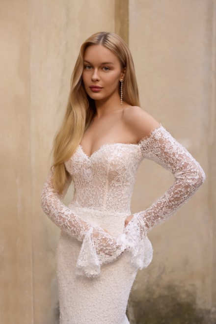 https://www.sposa-lia.com/images/stories/virtuemart/product/15_sylvia_02.jpg