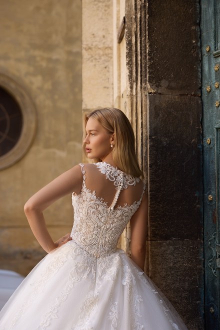 https://www.sposa-lia.com/images/stories/virtuemart/product/16_daisy_03.jpg