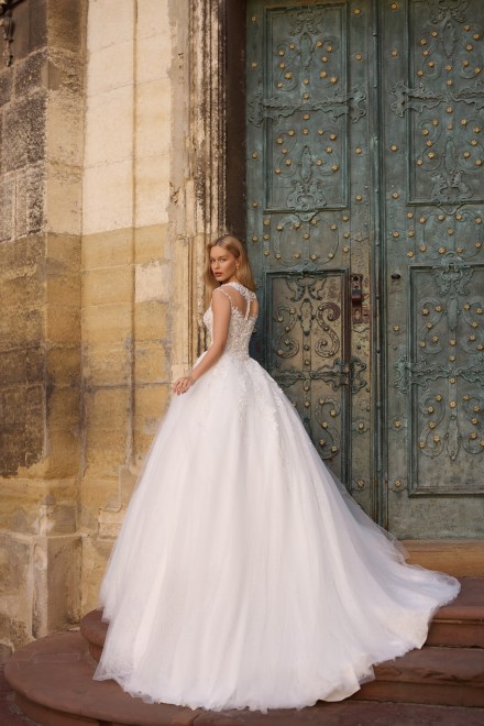 https://www.sposa-lia.com/images/stories/virtuemart/product/16_daisy_04.jpg