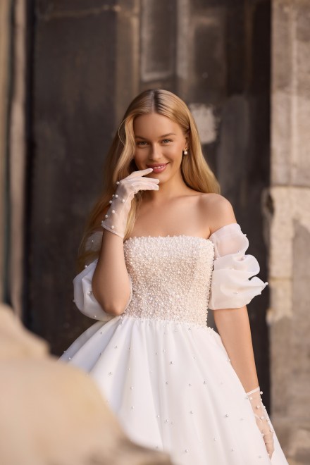 https://www.sposa-lia.com/images/stories/virtuemart/product/17_jasmine_02.jpg