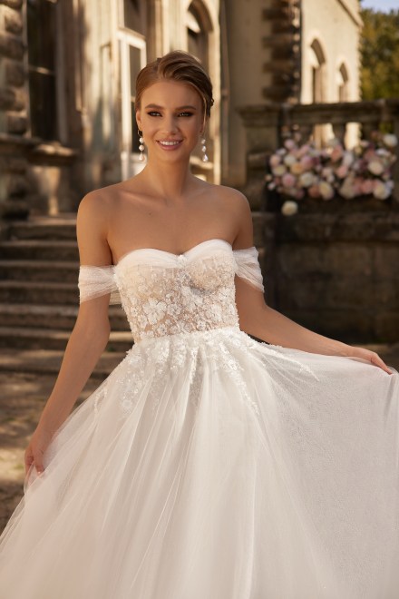 https://www.sposa-lia.com/images/stories/virtuemart/product/2)Amanda.jpg