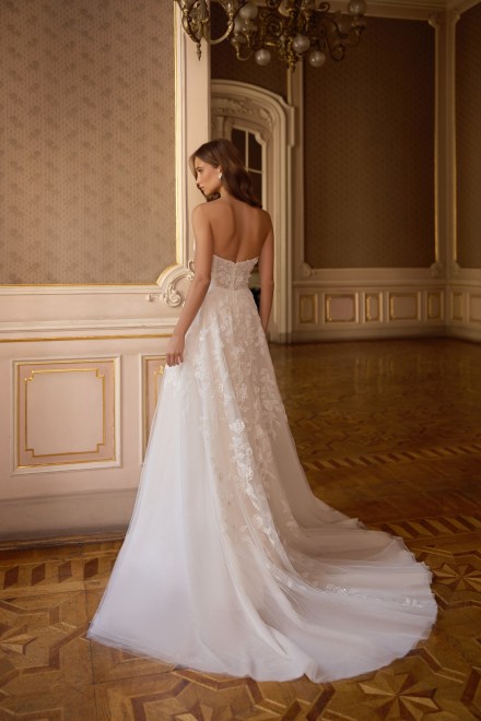 https://www.sposa-lia.com/images/stories/virtuemart/product/23_gia_04.jpg