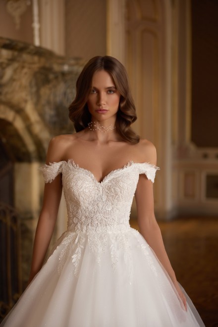 https://www.sposa-lia.com/images/stories/virtuemart/product/25_zara_02.jpg