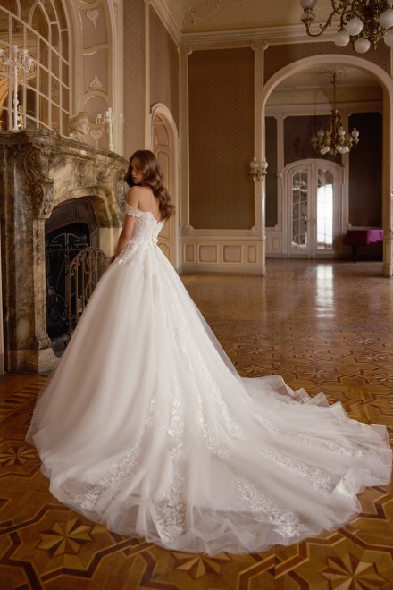 https://www.sposa-lia.com/images/stories/virtuemart/product/25_zara_03.jpg