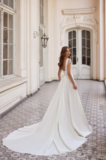 https://www.sposa-lia.com/images/stories/virtuemart/product/3_sharon_03.jpg