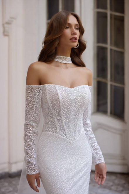 https://www.sposa-lia.com/images/stories/virtuemart/product/4_caraline_02.jpg