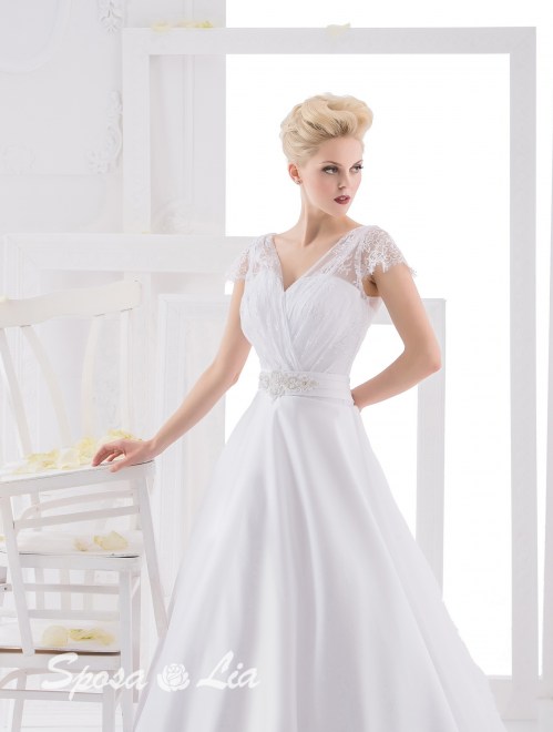 https://www.sposa-lia.com/images/stories/virtuemart/product/583-36.jpg