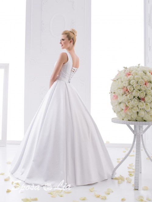 https://www.sposa-lia.com/images/stories/virtuemart/product/588-26.jpg