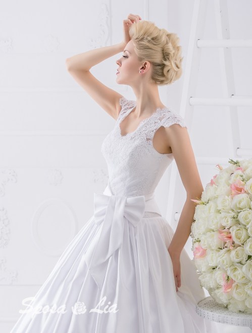 https://www.sposa-lia.com/images/stories/virtuemart/product/589-22.jpg