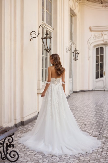 https://www.sposa-lia.com/images/stories/virtuemart/product/5_anica_03.jpg