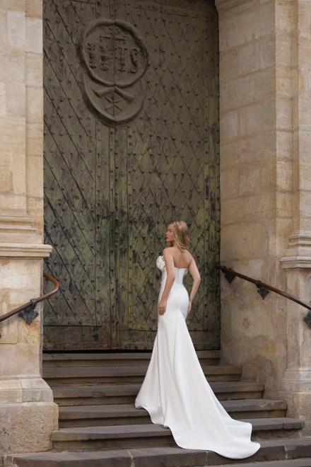 https://www.sposa-lia.com/images/stories/virtuemart/product/6_olivia_03.jpg