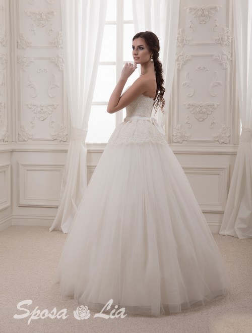 https://www.sposa-lia.com/images/stories/virtuemart/product/724-jn-(3).jpg