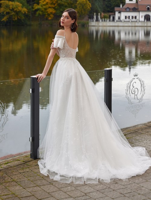 https://www.sposa-lia.com/images/stories/virtuemart/product/Carmen(3).jpg