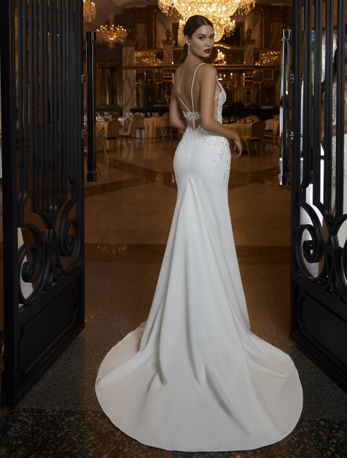 https://www.sposa-lia.com/images/stories/virtuemart/product/Eleonora(3).jpg