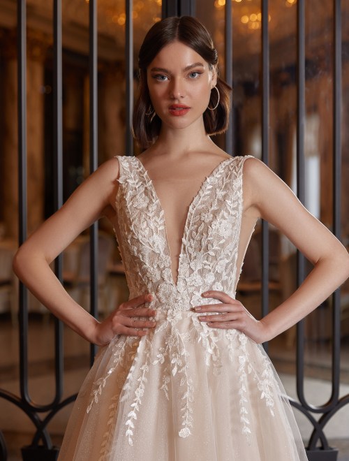 https://www.sposa-lia.com/images/stories/virtuemart/product/Lori(2).jpg
