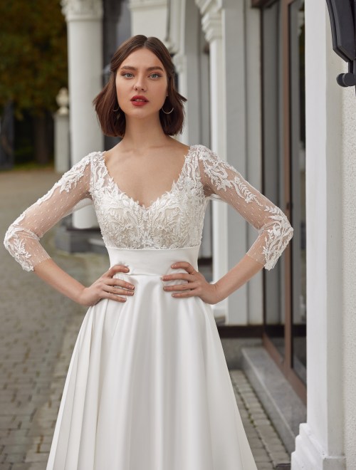 https://www.sposa-lia.com/images/stories/virtuemart/product/Luciana(2).jpg