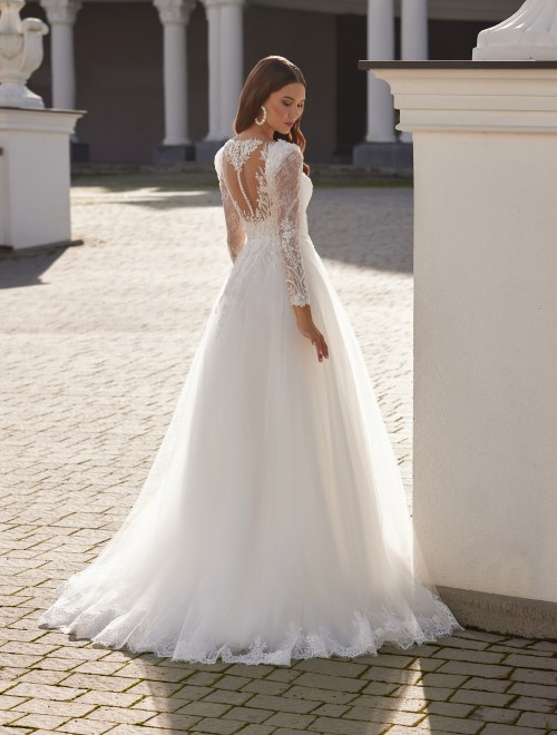 https://www.sposa-lia.com/images/stories/virtuemart/product/Milena(3).jpg