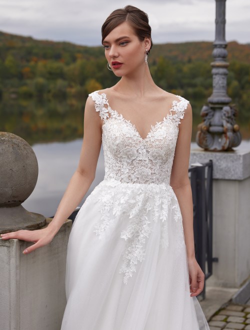 https://www.sposa-lia.com/images/stories/virtuemart/product/Nina(2).jpg