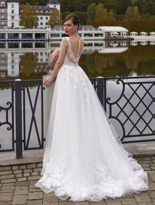 https://www.sposa-lia.com/images/stories/virtuemart/product/Nina(3).jpg