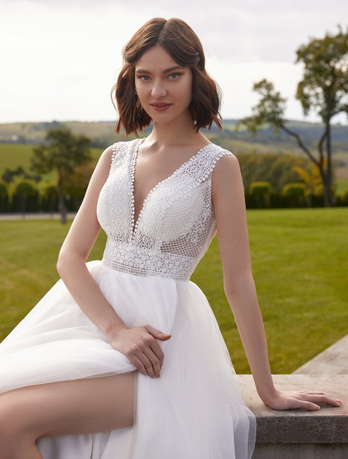 https://www.sposa-lia.com/images/stories/virtuemart/product/Roselyn(2).jpg