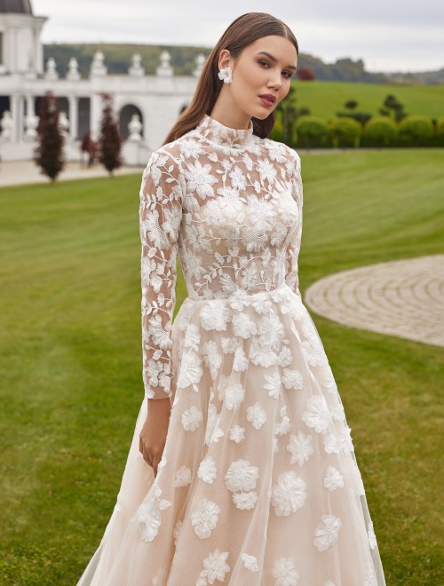 https://www.sposa-lia.com/images/stories/virtuemart/product/Sebastiana(2).jpg