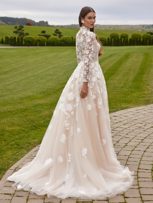 https://www.sposa-lia.com/images/stories/virtuemart/product/Sebastiana(3).jpg